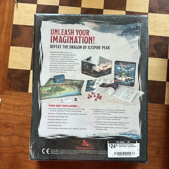 New in package Dungeons and Dragons Essentials Kit - Picture 2 of 2